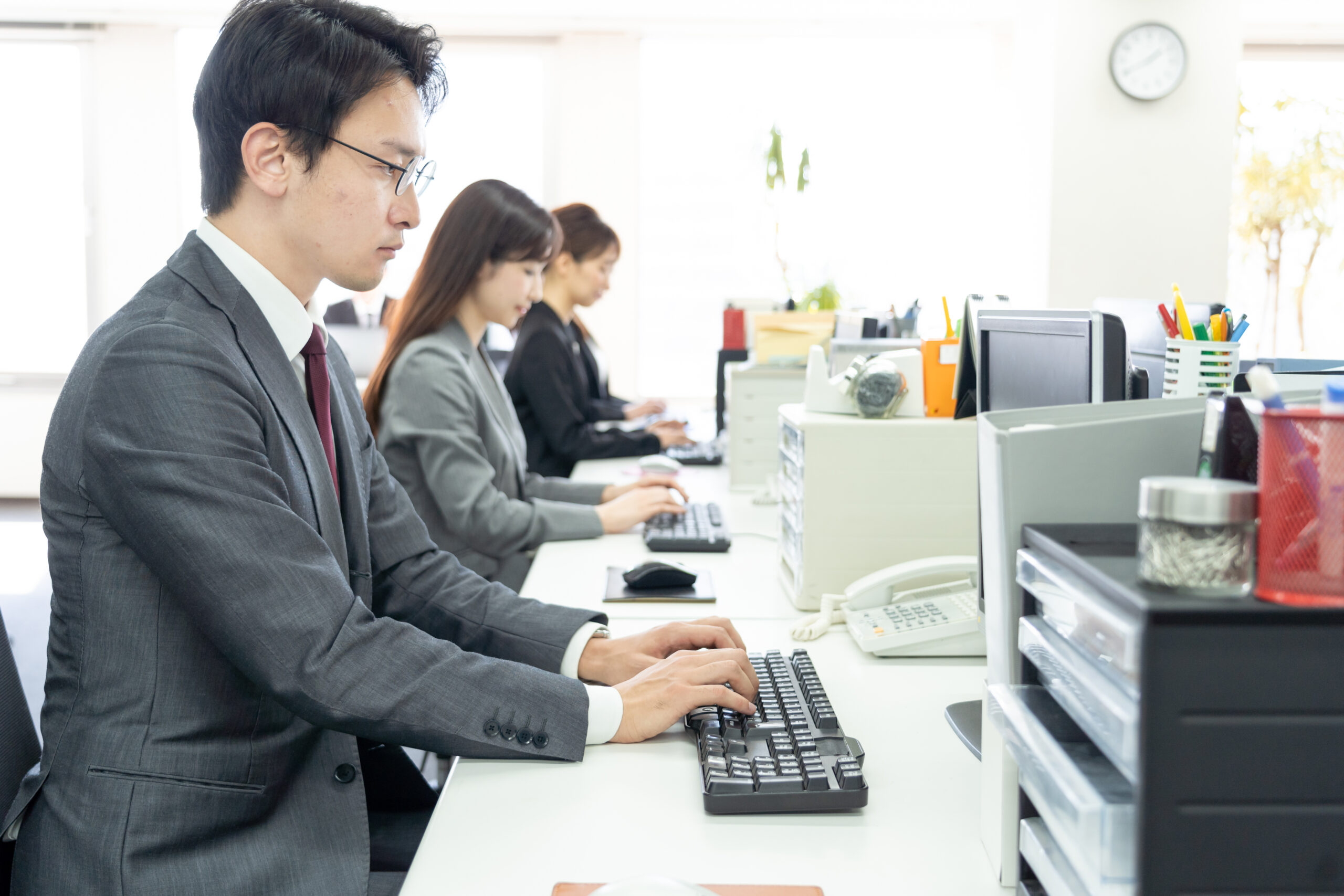 肩がこってしまった女性