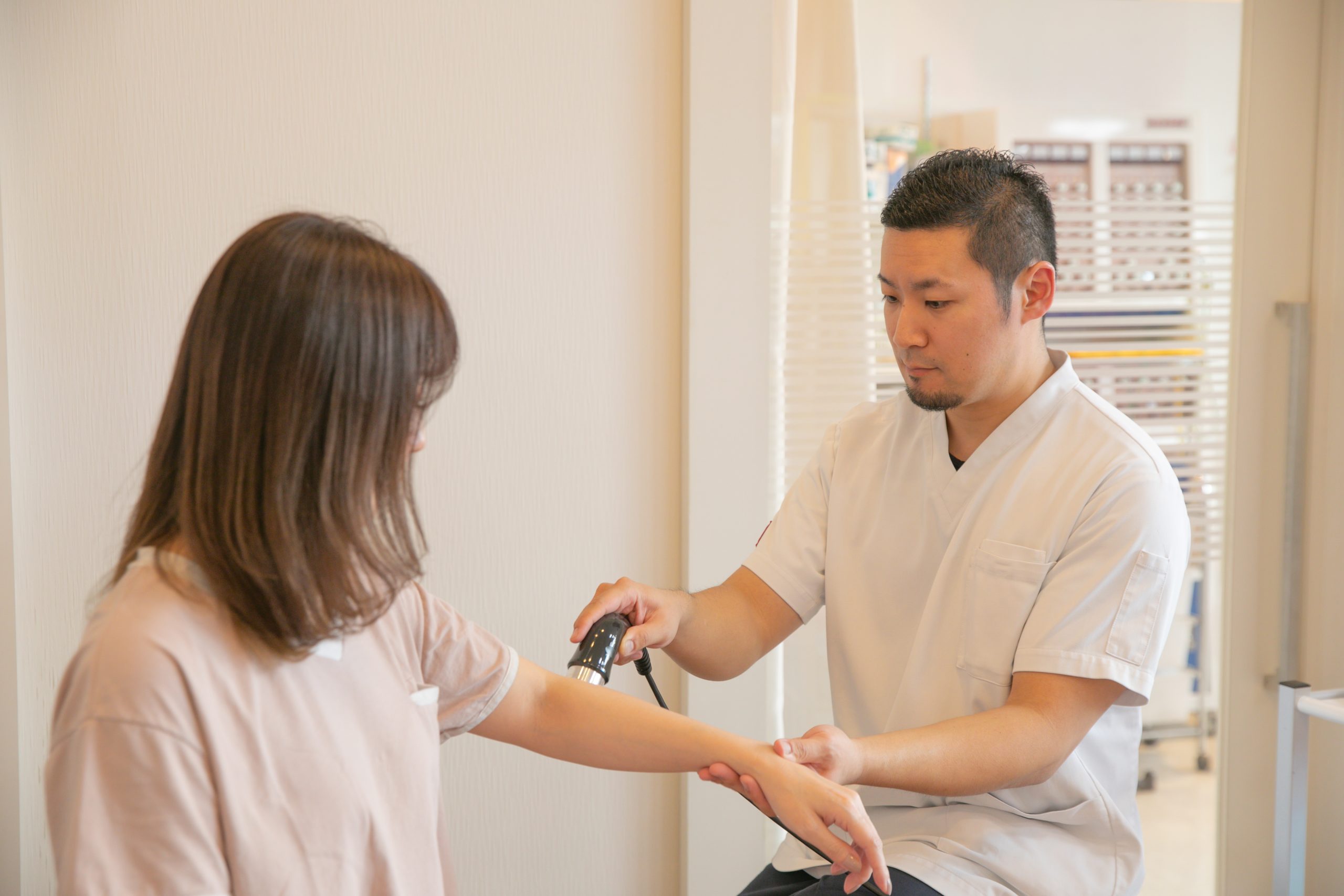 ジェッツ西船整骨院の超音波施術の様子